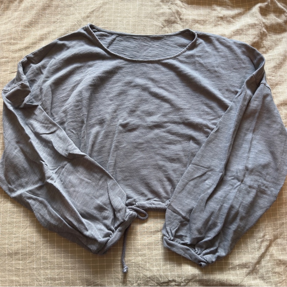 American Eagle long sleeve cropped shirt